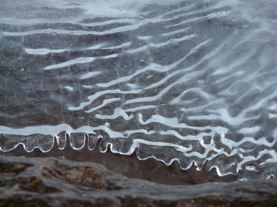 Muster, Eiskristalle, Eismuster, Eis, Kristalle, vereist, gefroren, Winter, kalt, eisig, Natur, Wasser, Welle, Meer, Strand, Hintergründe, welligkeit, Sand, Reflexion, draußen, keine Leute, Nahansicht, Tag, Land, Bewegung, Wassersport, High Angle View, Schönheit in der Natur, Vollbild, Sport, Reinheit, 2K