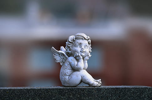 selektiv, fokus fotografie, Engelsfigur, Sitzung, Hände, Kinn, Engel, Statue, Traurigkeit, Erinnerung, Skulptur, Darstellung, Kunst und Handwerk, menschliche Darstellung, Kreativität, Fokus auf den Vordergrund, keine Leute, Tag, Kunst, Nahansicht, männliche Ähnlichkeit, die Architektur, stein material, Spiritualität, Religion, draußen, Figur, 5K, CC0, gemeinfrei, lizenzfrei