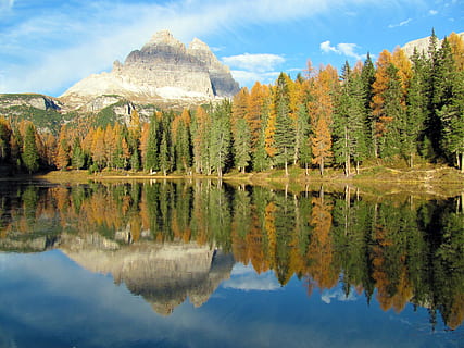 lago, rodeado, arboles, gris, montaña, Pinos, tiempo de día, panorama, foto, verde, árbol, reflexión, rock, pico, naturaleza, paisaje, scenics, agua, al aire libre, belleza en la naturaleza, bosque, cielo, otoño, viaje, roca - objeto, escena tranquila, verano, nadie, cordillera, azul, Canadá, color verde, parque Nacional, imagen en color, montañas Rocosas, frente al mar, tranquilidad, paisajes - naturaleza, planta, día, nube - cielo, simetría, escena no urbana, crecimiento, cambio, lago de reflexión, 2K, CC0, dominio público, libre de derechos