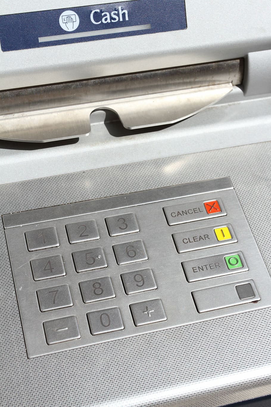 compte, atm, automatitzat, automàtic, banc, banca, negocis, diners en efectiu, ordinador, crèdit, teclat, metall, metàl·lic, ningú, render, seguretat, servei, tecnologia, transacció, nombre, Finances, primer pla, polsador, a l'interior, comoditat, maquinària, guió occidental, comunicació, cap gent, text, vista d’angle alt, calculadora, natura morta, color plata, economia, equipament elèctric, inserció, 5K