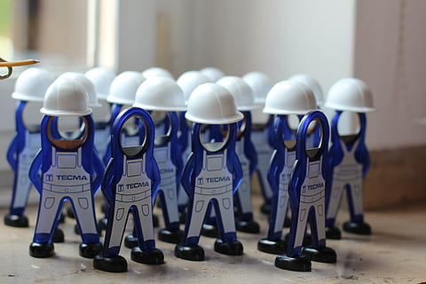 muncitori in constructii, cârmă, Osh, lucrări de construcții, meșteri, ambarcațiune, muncitorii, teren, constructie, construi, deschizator, în interior, consecutiv, albastru, Ordin, sportiv, nici o persoana, preparare, lungime totală, unul langa altul, uniformă sportivă, cască, zi, să se concentreze asupra primelor elemente, Articole pentru acoperirea capului, absență, grup mare de obiecte, natură moartă, grup de obiecte, uniformă, 5K, CC0, domeniu public, fără drepturi de autor