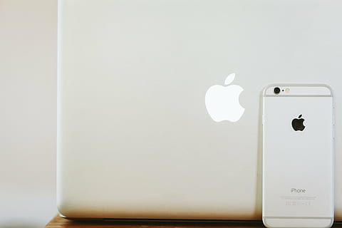gümüş iphone 6, Mac, elma, iphone, dizüstü, macbook, logo, teknoloji, iletişim, cihaz, bilgisayar, apple bilgisayarlar, akıllı telefon, cep telefonu, telefon, kopya alanı, içeriye, insansız, Beyaz renk, kablosuz teknoloji, bağ, basitlik, banyo, taşınabilir bilgi cihazı, duvar inşa özelliği, umumi tuvalet, kapatmak, tek nesne, stüdyo çekimi, Kolaylık, yurtiçi oda, 5K, CC0, kamu malı, telif ücretsiz