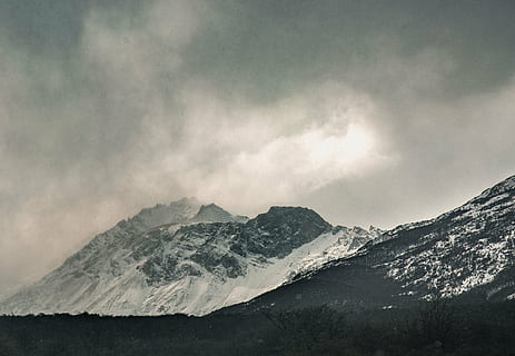 neu, cobert, muntanya, núvols, muntanya alta, núvol, cel, cim, cresta, paisatge, naturalesa, vall, turó, hivern, vista, viatjar, temps, escenics, bellesa a la natura, cap gent, tranquil·litat, temperatura de fred, núvol - cel, Serra, escenics - natura, medi ambient, muntanya nevada, cim de muntanya, remot, escena tranquil·la, escena no urbana, a l'aire lliure, cresta de muntanya, 4K, CC0, domini públic, lliure de regalies