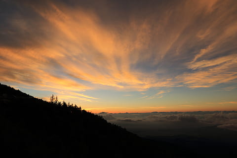 siluetă, Munte, de aur, ora, ora de aur, apus de soare, nori, cer, peisaj, fundal de soare, natură, scenics, nor - cer, liniște, scenice - natura, o scenă liniștită, frumusețe în natură, culoare portocalie, idilic, mediu inconjurator, scenă non-urbană, copac, nici o persoana, plantă, în aer liber, dramatic cer, 5K, CC0, domeniu public, fără drepturi de autor