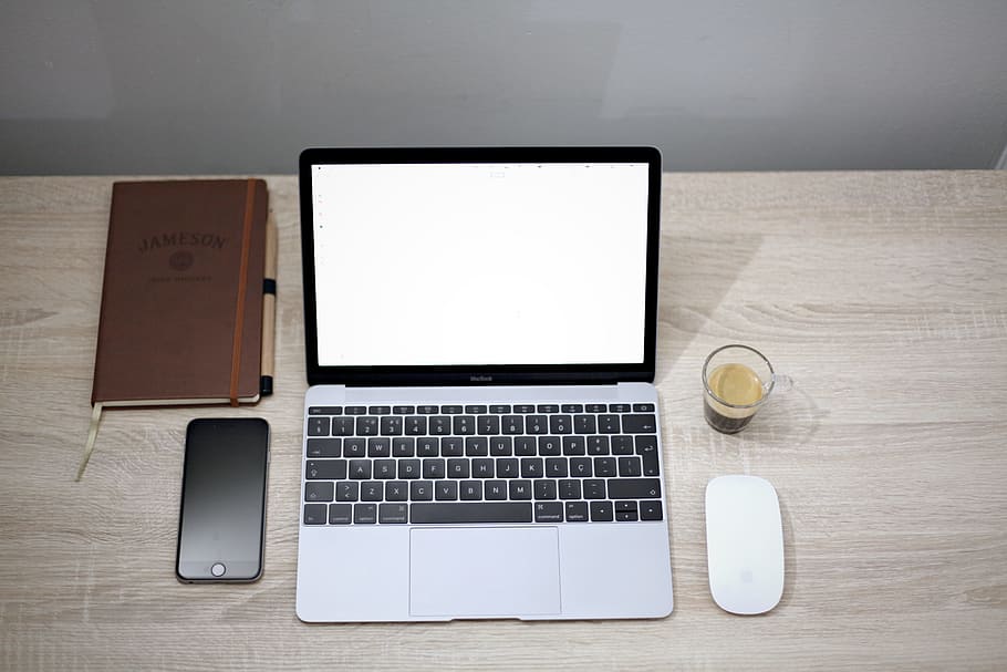 Bloc de notes de cafè iphone MacBook, Bloc de notes, cafè, iphone, MacBook, ratolí, tecnologia, portàtil, ordinador, escriptori, negocis, teclat d’ordinador, taula, oficina, cap gent, material de fusta, monitor d’ordinador, còpia espai, PC, a l'interior, en blanc, equipament, tecnologia sense fils, comunicació, connexió, dispositiu d’informació portàtil, telèfon intel·ligent, mobles, telèfon mòbil, equips informàtics, natura morta, portabilitat, modern, teclat, 5K