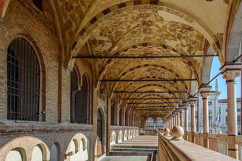 tom, entre, inde, dome bygning, arkader, palads, monument, hal, historisk, arkitektur, historisk bygning, steder af interesse, palazzo della ragione, padua, bue, kirke, bygget struktur, arkitektur og bygninger, historie, berømte sted, Italien, arkitektoniske kolonne, indendørs, Europa, gammel, bygning, fortiden, bygning udvendig, vejen frem, religion, retning, sted for tilbedelse, arkade, dag, i en række, spiritualitet, faldende perspektiv, ingen mennesker, loft, søjlegang, buet, 5K, CC0, offentligt domæne, royaltyfrie