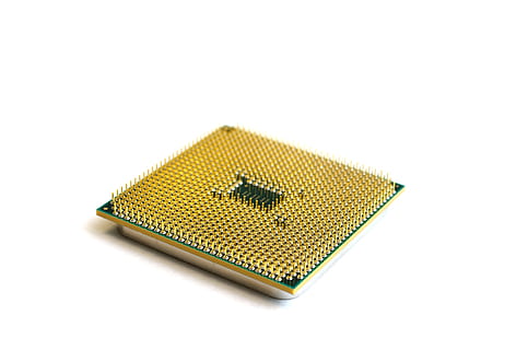 vert, jaune, processeur d'ordinateur, et, CPU, processeur, microprocesseur, Matériel, puce, pc, La technologie, ordinateur, composant, circuit, semi-conducteur, vlsi, électronique, numérique, prise, système, puce électronique, réparation, transistor, ingénierie, Puissance, technologie, Les données, intel, ibm, fond blanc, coupé, prise de vue en studio, objet unique, à l'intérieur, fermer, espace de copie, personne, forme, puce informatique, industrie, petit, conception, équipement informatique, équipement, couleur blanche, nature morte, modèle, 4K, CC0, domaine public, libre de droits