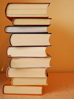 mucchio, cartonato, libri, beige, pila, pila di libri, libri usati, conoscere, impilati, letteratura, leggere, libro, limite, copertina, libreria, biblioteca, pubblicazione, in casa, formazione scolastica, grande gruppo di oggetti, natura morta, nessuno, apprendimento, caratteristica della parete, tavolo, avvicinamento, di fila, ordine, girato in studio, competenza, preparativi, gruppo di oggetti, libro con copertina rigida, studiando, sfondo arancione, 2K, CC0, dominio pubblico, privo di copyright