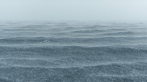 krop af vand, grå, sand, jord, klitter, bølger, dis, tåge, hav, natur, bølge, vand, blå, baggrunde, bevægelse, skønhed i naturen, ingen mennesker, scenics - natur, ro, udendørs, himmel, strand, vandsport, dag, rolig scene, horisont over vand, 1080P, CC0, offentligt domæne, royaltyfrie