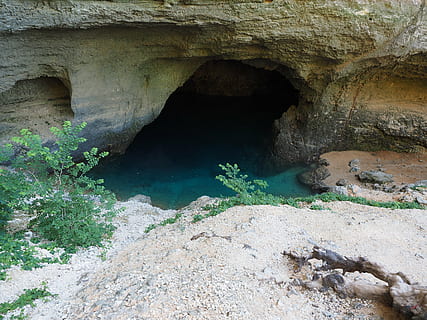 source de la sorgue, source, spring, water cave, cave, river, source of sorgue, karst spring, fontaine de vaucluse, sorgue-swelling pond, fontaine-de-vaucluse, france, provence, low tide, water, bluish, light, shimmer, deep, sorgue, rock, solid, rock formation, rock - object, no people, architecture, nature, day, geology, beauty in nature, plant, tranquility, arch, physical geography, land, non-urban scene, outdoors, built structure, scenics - nature, eroded, 4K, CC0, public domain, royalty free