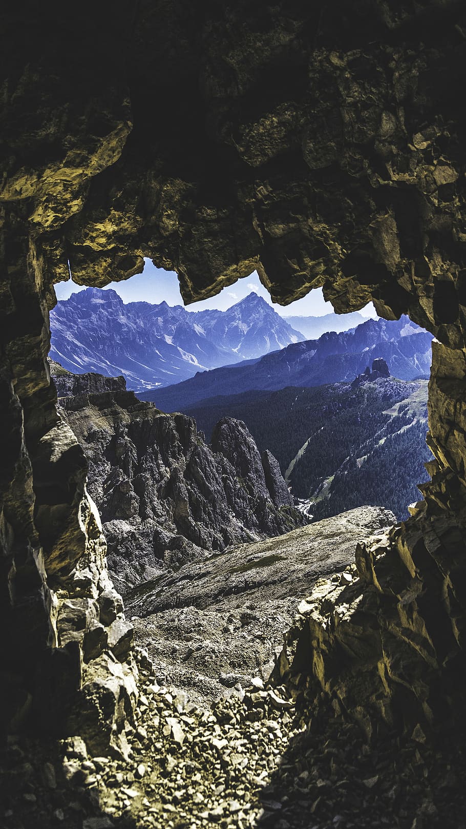 muntanya de roca, blau, cel, vista, muntanya, durant el dia, cova, rock, neu, passatge, dirupo, alpi, gruta, vallatum, paesaggio, scorcio, bellesa a la natura, escenics - natura, tranquil·litat, escena tranquil·la, naturalesa, hivern, Serra, escena no urbana, medi ambient, dia, temperatura de fred, cap gent, sòlid, paisatge, rock - object, idíl·lic, a l'aire lliure, muntanya nevada, cim de muntanya, aigua que flueix, 5K