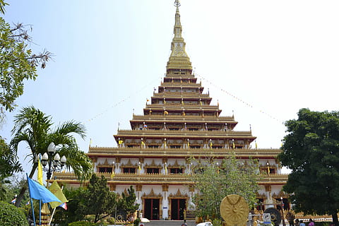 tempel, Thailand, templet kompleks, arkitektur, bygget struktur, træ, plante, bygning udvendig, sted for tilbedelse, religion, tro, spiritualitet, bygning, dag, himmel, guldfarvet, lav vinkel visning, rejsemål, natur, pagode, udendørs, Spir, 4K, CC0, offentligt domæne, royaltyfrie
