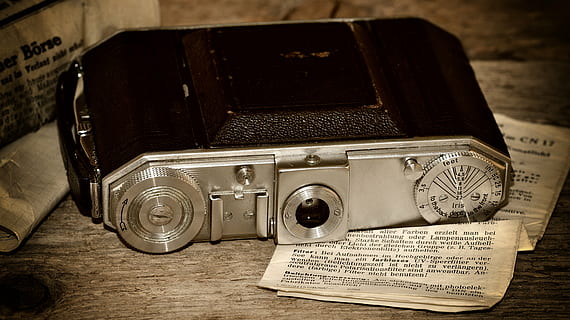 camera, description, instructions, antique, old, photography, close, camera - photographic equipment, retro styled, photography themes, technology, nostalgia, the past, no people, photographic equipment, table, history, single object, indoors, analog, close-up, still life, communication, lens - optical instrument, digital camera, 4K, CC0, public domain, royalty free