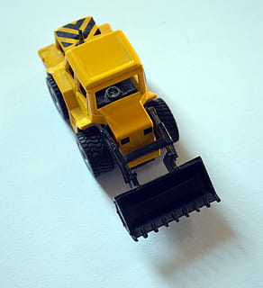 rendegraver, traktorgraver, legetøj, miniature, figur, små biler, skala modeller, gul, stilleben, indendørs, studio skud, bord, farvet baggrund, ingen mennesker, høj vinkel visning, tæt på, blå, plast, enkelt objekt, hvid baggrund, teknologi, legetøjsbil, skåret ud, to objekter, retro stylet, meddelelse, blå baggrund, 4K, CC0, offentligt domæne, royaltyfrie