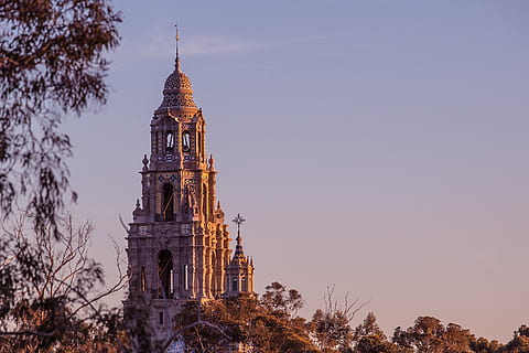 gammel, arkitektur, bygning, katedral, kirke, by, betonoverflade, kultur, dagslys, dome, skumring, gotisk, milepæl, monument, udendørs, religion, turisme, tårn, traditionel, rejse, træer, berømte sted, træ, bygning udvendig, bygget struktur, himmel, sted for tilbedelse, plante, spiritualitet, tro, natur, ingen mennesker, lav vinkel visning, rejsemål, fortiden, Spir, 2K, CC0, offentligt domæne, royaltyfrie