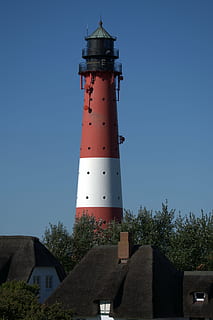 faro lombriz faro, farolero, faro, ver, rojo blanco, paisaje, isla, lombriz, Nordfriesland, edificio, arquitectura, Mecklenburg, señal, a rayas, torre, mar, estructura construida, dirección, exterior del edificio, cielo, cielo limpio, naturaleza, la seguridad, proteccion, seguridad, nadie, día, vista de ángulo bajo, rojo, árbol, planta, al aire libre, 5K, CC0, dominio público, libre de derechos