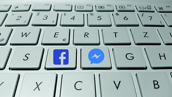 huruf, tombol, komputer, data, elektronik, facebook, facebook messenger, ikon, keyboard, laptop, kurir, media sosial, papan ketik komputer, Internet, teknologi, kunci komputer, simbol, bisnis, perangkat komputer, komunikasi, bagian komputer, koneksi, surat, teks, tidak ada orang, teknologi nirkabel, bingkai penuh, alfabet, merapatkan, huruf kapital, latar belakang, dalam ruangan, papan tombol, tekan tombol, komunikasi global, 4K, CC0, domain publik, bebas royalti