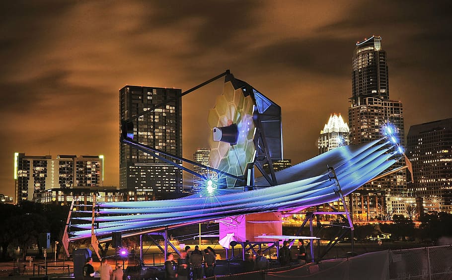 led, llum, nit, telescopi espacial, model, escala completa, pantalla, austin, texas, EUA, cosmos, recerca, exploració, ciència, magnificar, llançament, tecnologia, il·luminat, arquitectura, exterior de l'edifici, gratacels, vida de ciutat, ciutat, exposició llarga, estructura construïda, horitzó urbà, edifici, cel, exterior d’edifici d’oficines, modern, moviment, destinacions de viatge, transport, grup de persones, oficina, paisatge urbà, vida nocturna, 1080P