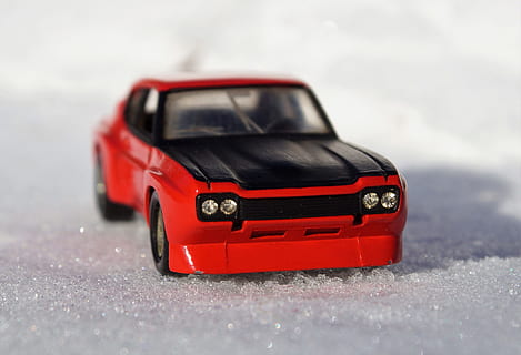 model de cotxe, ford, capri, capri, model, automàtic, ford, capri, model, oldtimer, joguines, cotxe esportiu, vell, vermell, esport de motor, vehicle, clàssic, neu, hivern, temperatura de fred, cotxe, nevar, automòbil, manera de transport, transport, enfocament selectiu, cap gent, joguina, cotxe de joguina, a l'interior, tir de l'estudi, primer pla, sol objecte, dia, petit, luxe, 4K, CC0, domini públic, lliure de regalies