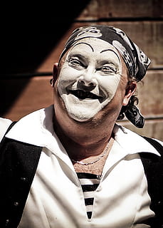 pagliaccio sorridente illustrazione, clown, mimo, viso, espressione, trucco, sorriso, sorridere, attore, circo, Teatro, bocca, personaggio, uomo, artistico, comico, maschera, pantomima, persone reali, una persona, ritratto, vista frontale, travestimento, uomini, colpo alla testa, stili di vita, luce del sole, maschera - travestimento, attività di svago, avvicinamento, giorno, guardando la fotocamera, concentrarsi sulle conoscenze acquisite, capi di abbigliamento, spaventoso, adulto, volto oscurato, 1080P, CC0, dominio pubblico, privo di copyright