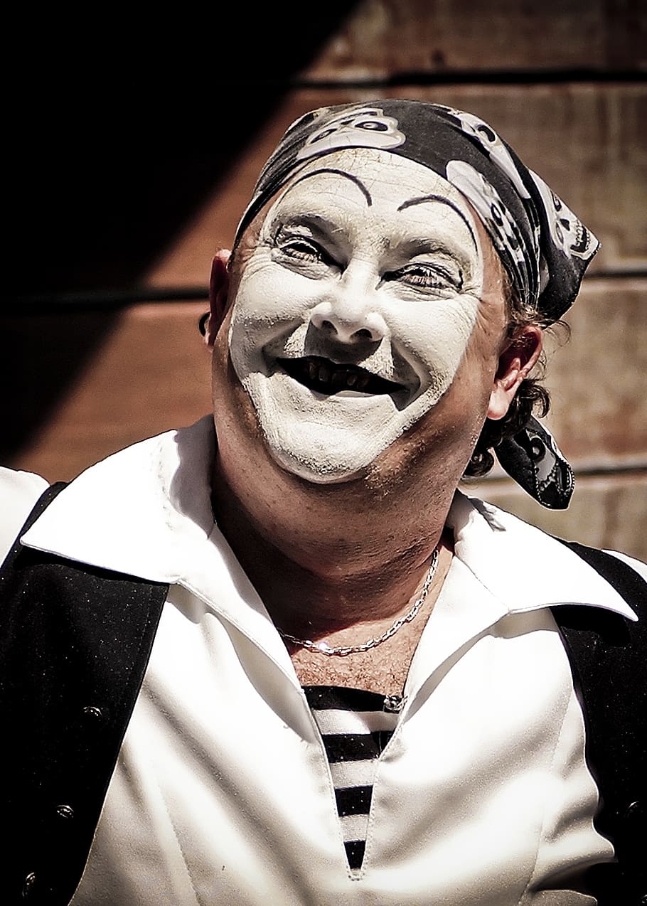 pagliaccio sorridente illustrazione, clown, mimo, viso, espressione, trucco, sorriso, sorridere, attore, circo, Teatro, bocca, personaggio, uomo, artistico, comico, maschera, pantomima, persone reali, una persona, ritratto, vista frontale, travestimento, uomini, colpo alla testa, stili di vita, luce del sole, maschera - travestimento, attività di svago, avvicinamento, giorno, guardando la fotocamera, concentrarsi sulle conoscenze acquisite, capi di abbigliamento, spaventoso, adulto, volto oscurato, 1080P