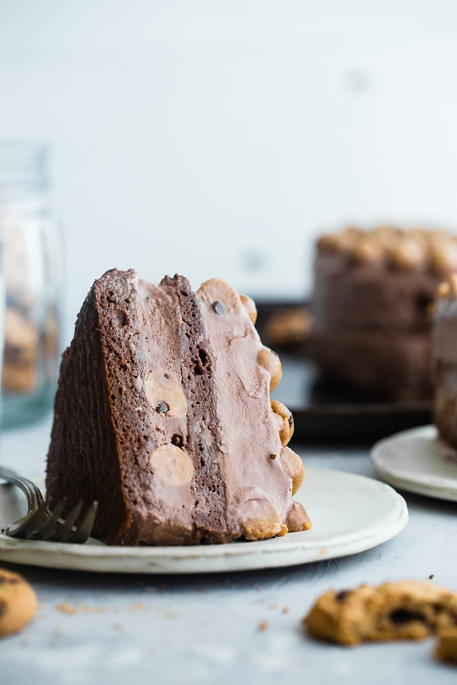 skive, chokoladekage, hvid, keramisk, underkop, selektiv, fokus fotografering, kage skive, kage, chokolade, gaffel, plade, pie, mad, småkagedej, opskrift, sund og rask, dessert, cookie, fødselsdagskage, mad og drikke, sødt mad, fristelse, overbærenhed, sød, klar til at spise, stilleben, bagt, friskhed, bord, indendørs, fokus på forgrunden, tæt på, usund spisning, ingen mennesker, skive kage, 5K