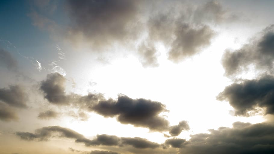 cel, núvols, panorama, núvol - cel, cloudscape, naturalesa, núvol, fons, tempesta, escenics - natura, vent, bellesa a la natura, cel dramàtic, atmosfera, fosc, medi ambient, cap gent, cel malhumorat, llum solar, núvol de tempesta, a l'aire lliure, meteorologia, pluja, clima, ominós, 5K
