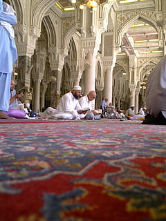 gent, assegut, pis, mesquita, estructura, arc, religió, islam, masjid, al haram, Aràbia Saudita, creença, espiritualitat, estructura construïda, lloc de culte, arquitectura, grup de persones, persones reals, resant, edifici, columna arquitectònica, homes, catifa - decoració, adult, multitud, nivell superficial, 2K, CC0, domini públic, lliure de regalies