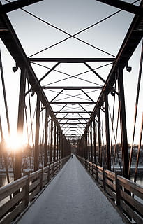 grå, Brun, dockbro, dag tid, beton, hængebro, hvid, himmel, bro, struktur, Sky, solnedgang, solopgang, vejen frem, retning, forbindelse, faldende perspektiv, bygget struktur, arkitektur, transportmidler, bro - menneskeskabt struktur, metal, natur, ingen mennesker, forsvindingspunkt, udendørs, dag, sollys, gangbro, vej, lang, 5K, CC0, offentligt domæne, royaltyfrie