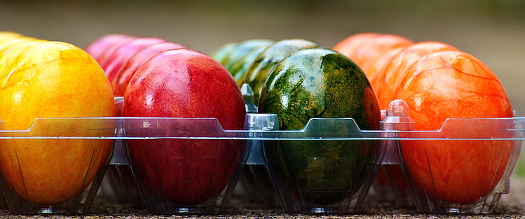 uovo, uova di Pasqua, uova di pane, colore, uova colorate, colorato, uova sode, Pasqua, uova di gallina, buona Pasqua, uova di Pasqua tinte, vicino, Dogana, uovo di Pasqua, tingere le uova di Pasqua, prodotto naturale, cibo e bevande, mangiare sano, cibo, frutta, verdura, benessere, freschezza, colore arancione, gruppo di oggetti, nessuno, rosso, natura, avvicinamento, agricoltura, zucca, concentrarsi sulle conoscenze acquisite, di fila, variazione, scelta, ortaggio a radice, maturo, cibo vegetariano, arancia, 5K, CC0, dominio pubblico, privo di copyright
