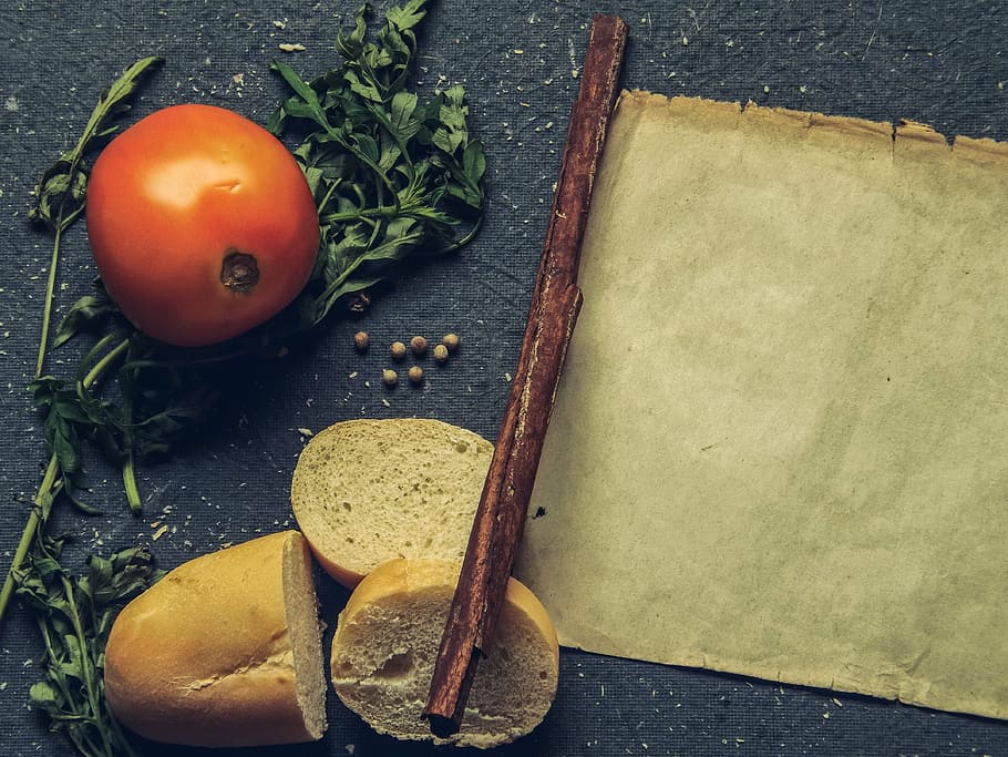 brød, madlavning, lækker, kost, spise sundt, mad, frisk, frugt, sund og rask, hjemmelavet, ingredienser, ernæring, organisk, papir, stilleben, bord, struktur, tomat, grøntsager, friskhed, mad og drikke, sund kost, velvære, høj vinkel visning, grøntsag, direkte over, ingen mennesker, rå fødevarer, indendørs, køkkenkniv, ingrediens, skærebræt, tæt på, 4K