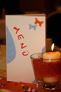 menu, kort, restaurant, dækket, bord, menukort, bord dekorationer, rød, indendørs, lys, ingen mennesker, tæt på, fest, brænding, ild, flamme, jul, stilleben, dekoration, belyst, brand - naturligt fænomen, fokus på forgrunden, ferie, begivenhed, glas, festival, 2K, CC0, offentligt domæne, royaltyfrie