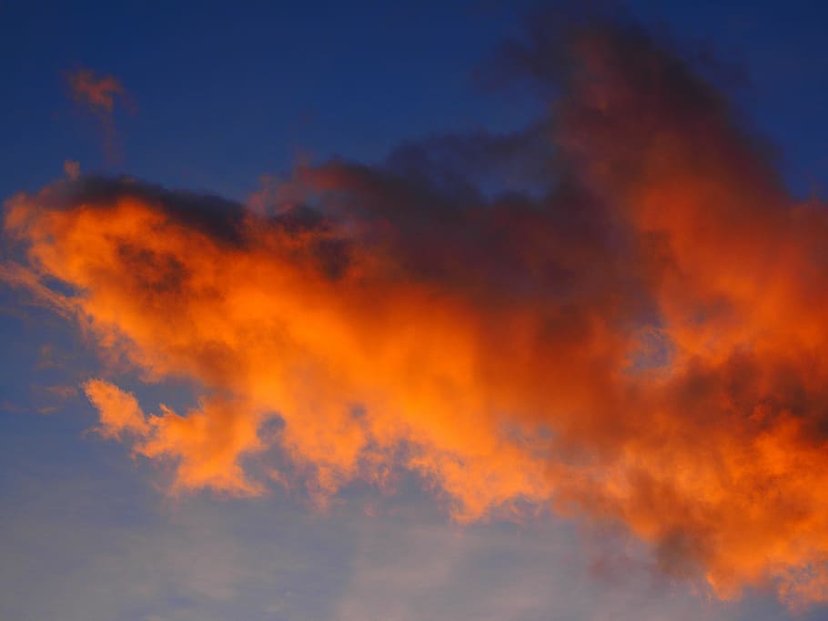 núvols nimbus, núvol, resplendor, vermell, posta de sol, cel, cel de la nit, formen núvols, vespre, il·luminat, vermellós, llum, sembla, sembla que, l'estat d'ànim del temps, color taronja, cel dramàtic, fons, núvol - cel, cap gent, color vibrant, naturalesa, a l'aire lliure, bellesa a la natura, medi ambient, cloudscape, vista d’angle baix, atmosfera, escenics - natura, blau, resum, vent, fons abstractes, 4K