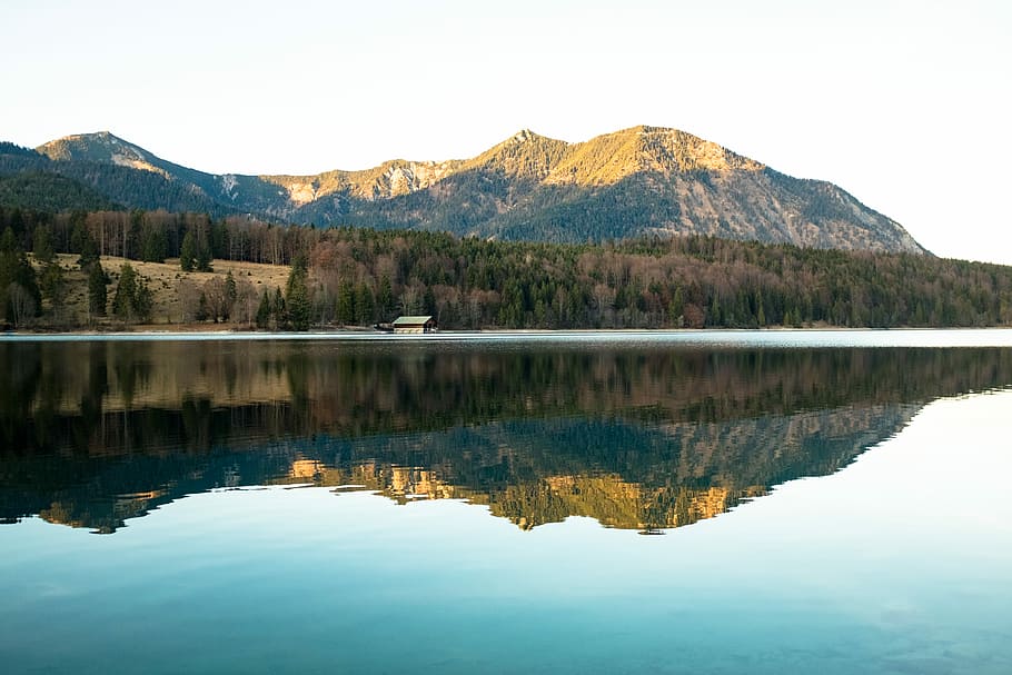 cuerpo, agua, reflejando, verde, montaña, tiempo de día, foto del paisaje, rock, árbol, bosque, reflexión, lago, paisajes - naturaleza, belleza en la naturaleza, escena tranquila, tranquilidad, frente al mar, cielo, simetría, nadie, naturaleza, escena no urbana, cordillera, día, planta, idílico, al aire libre, 4K