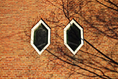 window, hexagonal, hexagonal window, frame, pane, wall, city house, architecture, design, berlage, amsterdamse school, amsterdam-zuid, plan-zuid, amsterdam, netherlands, brick, brick wall, wall - building feature, built structure, building exterior, day, no people, building, outdoors, red, brown, sunlight, full frame, pattern, backgrounds, close-up, house, 5K, CC0, public domain, royalty free