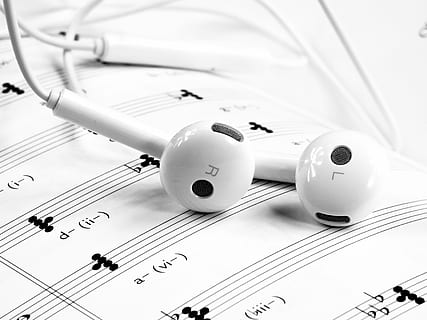 white apple earpods, music, headset, white, note, mobile, phone, noise, technology, musical note, electrical equipment, cable, electronics industry, classical music, no people, network connection plug, paper, sheet music, sheet, close-up, arts culture and entertainment, musical instrument, education, indoors, people, equipment, learning, still life, musical equipment, complexity, violin, electrical component, 4K, CC0, public domain, royalty free
