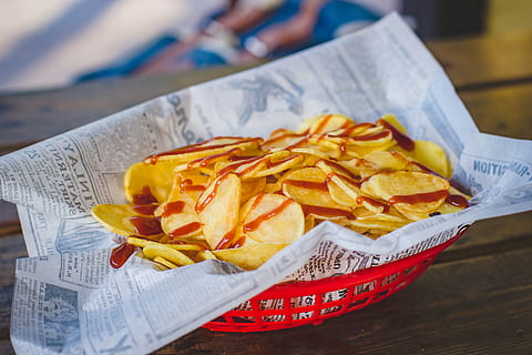 plate, potatoes, blur, chips, close-up, container, focus, potato chips, sliced, snack, tasty, food and drink, paper, food, table, ready-to-eat, indoors, high angle view, focus on foreground, newspaper, freshness, prepared potato, holding, fried, deep fried, wood - material, human hand, one person, fast food, chinese food, 5K, CC0, public domain, royalty free