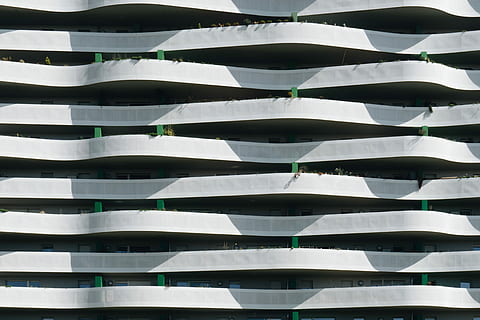 hvid betonbygning, untitled, bygning, sollys, skygge, hvid, grå, grøn, mønster, struktur, dagslys, Paris, bølget, bølge, kurvet, curf, moderne, minimalisme, minimal, facade, arkitektoniske, arkitektur, ingen mennesker, fuld ramme, baggrunde, i en række, plante, stor gruppe af objekter, bestille, natur, udendørs, tæt på, gentagelse, dag, industri, hvid farve, ren, blad, stilleben, byggebranchen, indsats, havearbejde, 5K, CC0, offentligt domæne, royaltyfrie