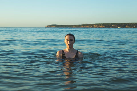 žena, Černá, plavky, pláž foto, během dne, žena v černém, pláž, fotografie, moře, ženy, voda, letní, venku, jedna osoba, lidé, prázdnin, kavkazského etnika, žen, relaxace, Příroda, čelní pohled, mladého dospělého, nábřeží, krásná žena, volnočasové aktivity, životního stylu, portrét, skutečných lidí, nebe, střela do hlavy, plavání, Mladá žena, dospělý, krása v přírodě, plavecký bazén, 5K, CC0, veřejná doména, bez autorských práv