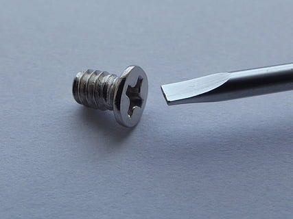 boulon, Tournevis, blanc, surface, vis, des vis, Erreur, les erreurs, Incorrect, métal, fermer, nature morte, personne, couleur argentée, à l'intérieur, objet unique, outil de travail, équipement, prise de vue en studio, outil à main, acier, espace de copie, outil, deux objets, alliage, tranchant, table, coupé, vue grand angle, formation de poids, 4K, CC0, domaine public, libre de droits