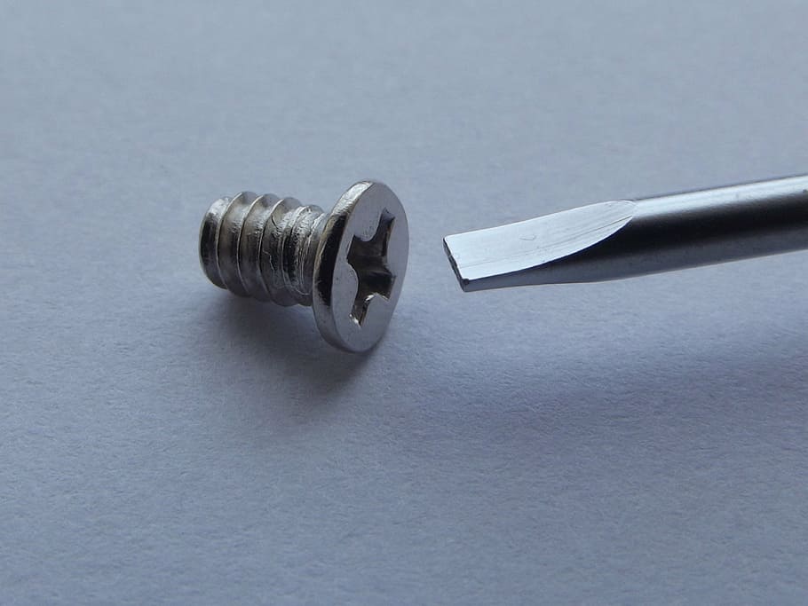 bullone, Cacciavite, bianca, superficie, vite, viti, errore, errori, scorretto, metallo, avvicinamento, natura morta, nessuno, color argento, in casa, singolo oggetto, strumento di lavoro, attrezzatura, girato in studio, strumento a mano, acciaio, copia spazio, strumento, due oggetti, lega, acuto, tavolo, ritagliare, vista dall'alto, allenamento con i pesi, 4K