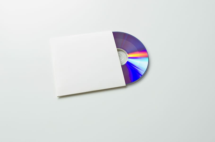 compacte, disc, cas, CD ROM, dispositiu de memòria òptica, negocis, plantilla, en blanc, escriptori, tecnologia, gràfic, paper, coberta en blanc, disseny, digital, modern, dades, creatiu, informació, presentació, comunicació, blanc, tir de l'estudi, còpia espai, fons blanc, tallar, a l'interior, sobre, cap gent, sol objecte, primer pla, Color blanc, correu electrònic, carta, correspondència, forma, senzillesa, blau, missatge, 4K