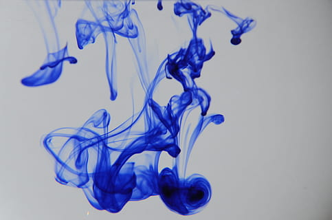 ilustración de humo azul, textura, fondo, líquido, azul, color, agua, contraste, resumen, tinta, movimiento, foto de estudio, humo - estructura fisica, fluido, adentro, mezclando, nadie, naturaleza, remolino, modelo, curva, contaminación, de cerca, disolver, vitalidad, púrpura, blandura, flotando en el agua, 4K, CC0, dominio público, libre de derechos