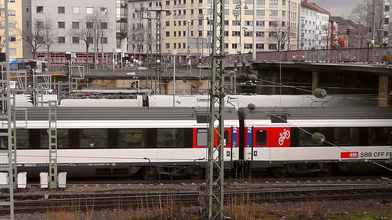 mainz, estació central, vagó, tren, estació, estació de tren de mainz, pont, estació de tren, gleise, interurbana, pista, trànsit ferroviari, vies del ferrocarril, semblant, ferrocarril, plataforma, passarel·la, trànsit, transport, rail, tren exprés, viatjar, parada, exterior de l'edifici, arquitectura, transport per ferrocarril, manera de transport, estructura construïda, ciutat, transport públic, vehicle terrestre, dia, tren - vehicle, edifici, cap gent, a l'aire lliure, telefèric, naturalesa, barri residencial, 2K, CC0, domini públic, lliure de regalies