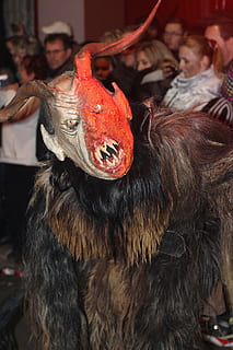 devils, karneval, svart, brun, beige, farger, mørk, kostyme, menn, ekte folk, mennesker, pattedyr, gruppe med folk, fritidsaktivitet, ser, tilfeldige mennesker, livsstil, begivenhet, fokusere på forgrunnen, virveldyr, feiring, publikum, kunstkultur og underholdning, barn, husdyr, tilskuer, 5K, CC0, offentlig domene, opphavsrett gratis
