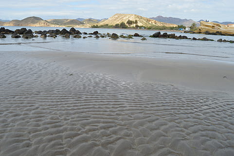 struktur, sand, baggrund, sommer, rynket, sandstrand, Spanien, natur, strand, jord, vand, hav, skønhed i naturen, bjerg, ro, scenics - natur, rolig scene, himmel, ingen mennesker, dag, udendørs, landskab, ikke-urbane scene, miljø, sky - himmel, 5K, CC0, offentligt domæne, royaltyfrie