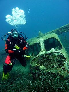 diving, underwater, dive, divers, underwater world, water, wreck, aircraft, blow, air bubbles, heart, adventure, scuba diving, sport, aquatic sport, sea, undersea, exploration, diving equipment, aqualung - diving equipment, nature, people, underwater diving, swimming, animals in the wild, marine, diving suit, 2K, CC0, public domain, royalty free