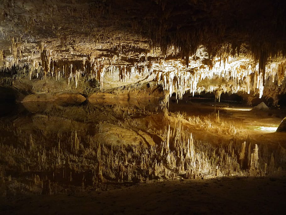 sota l'aigua, cova, estalagmites, cavernes escabroses, reflexió, estalactita, virginia, Estats Units, aigua, cap gent, naturalesa, llac, rock, bellesa a la natura, tranquil·litat, formació de roca, rock - object, sòlid, il·luminat, geologia, escena no urbana, geografia física, davant del mar, escena tranquil·la, erosionat, 4K