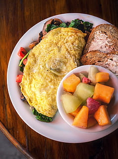 placa, frito, ovo, pão, café da manhã, ovos, fruta, mesa, Comida, refeição, saudável, torrada, branco, gema, restaurante, manhã, cozinhou, dieta, amarelo, proteína, mexidos, cozinha, almoço, delicioso, nutrição, frescura, gourmet, vegetal, louças, jantar, caseiro, comida e bebida, Alimentação saudável, pronto para comer, bem-estar, dentro de casa, ainda vida, ninguém, porção, visão de alto ângulo, madeira - material, comida vegetariana, 2K, CC0, domínio público, royalty free