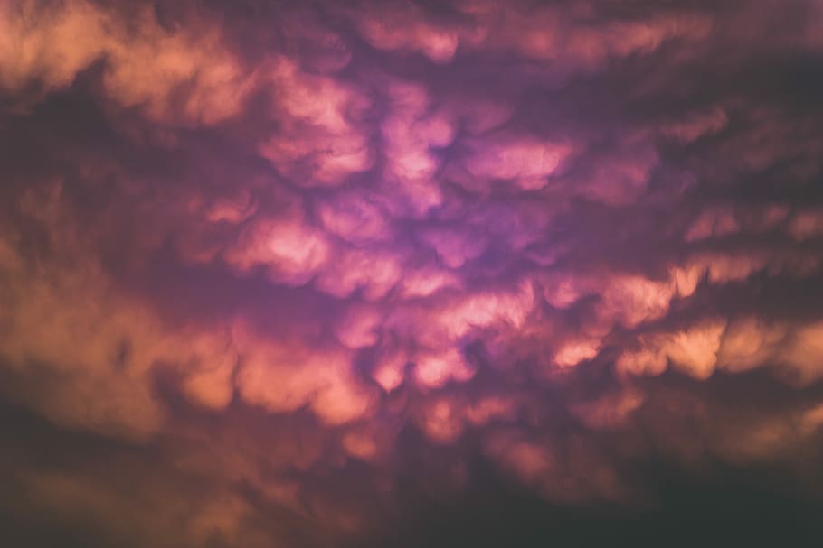 nubi cumuliformi nere, nube, colore, cielo, alzando lo sguardo, cielo drammatico, viola, arancia, astratto, creativo, Cloudscape, natura, buio, rosso, colorfull, tramonto, crepuscolo, sera, nuvoloso, arte astratta, nuvola - cielo, bellezza nella natura, scenics - natura, sfondi, nessuno, tempesta, nuvola temporalesca, la tranquillità, ambiente, scena tranquilla, notte, colore rosa, vento, all'aperto, meteorologia, 5K